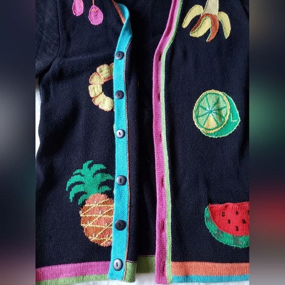 Cadigan handknited with fruits design - Picture 4 of 9